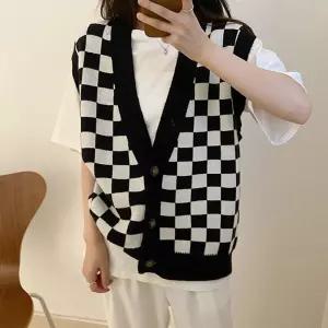 V넥 니트조끼 체크 루즈핏 바둑무늬 여성 베스트격자무늬 무늬 빅무늬 겨울 가을 단추 오픈형 브이 패션 캐