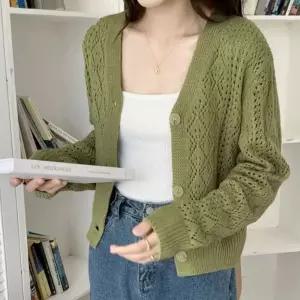 여성 예쁜 펀칭 퀄팅 브이넥 니트 루즈핏 여신 가디건 기본 가을 패션 무지 스런 포켓 주머니