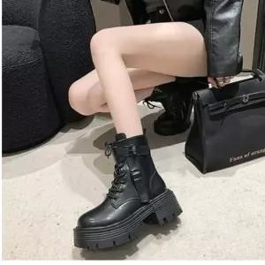 러기드솔 스트랩버클 하프기장 레이업 워커무드 디자인5FWY플랫폼 부츠 글로시텍처 볼드 레이 하이실루엣