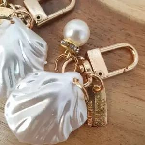 진주조개 모양 키링 열쇠고리 (WE24573)