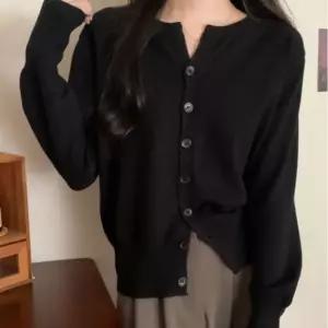 울 캐시미어 블렌딩 여성 루즈핏 라운드넥 버튼 가디건