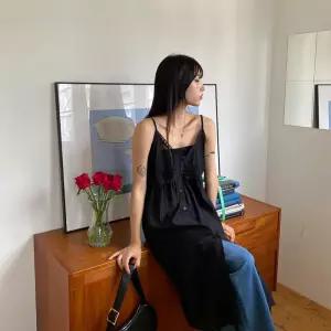 여자 브이넥 레이스 시스루 페미닌 버튼 포인트 롱 원피스