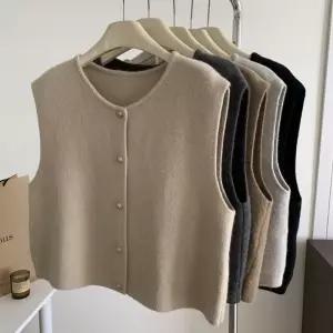 루즈핏 단추조끼 레이어드 니트 라운드넥 베스트 여성 캐주얼 버튼 라운드 무지