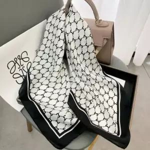 쁘띠 사각 패턴 스카프 여성 오피스룩 정장 포인트 쁘띠스카프 레이스스카프 봄스카프