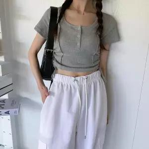 [하프클럽/]여자 옆면 잔주름 단추 U넥 슬림 골지 반팔티