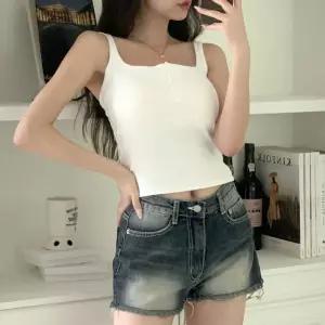 여성 버튼 캡 두줄 끈 나시 티셔츠여자 여자끈 끈티셔츠 민소매 뷔에스타 끈나시 이너끈