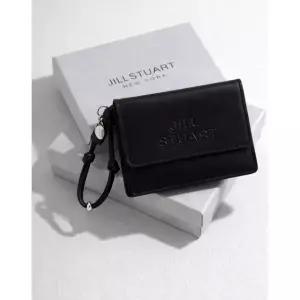 질스튜어트 JILLSTUART ACC PAPER 뉴페이퍼 소가죽 3단반지갑 2color JAWA6E501BK