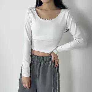 러블리 화이트 리본 레이스 딥유넥 캡내장 골지 긴팔티셔츠 내장 크롭 이너 무지 기모 발레코어 흰티