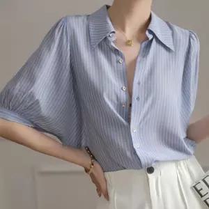 깔끔세련 쿨터치 블라우스세로줄셔츠 직장인 여성 단추 스트라이프 데일리 세련된 카라 여자 남방