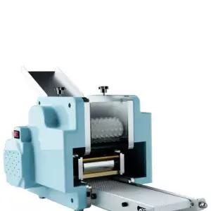 만드는기계 자동 가게 완탕 틀 만 만 만두제조기 틀 클래식형 수제비 머신 기계 에 금형이 하나 달려 있다