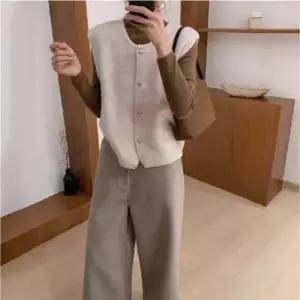 여성 데일리룩 단추 니트 니트베스트 봄 레이어드 가