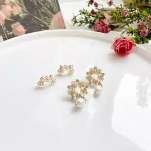 [신세계라이브쇼핑][옷자락] 여자 은침 모조개 플라워 진주 드롭 스터드 예쁜 귀걸이