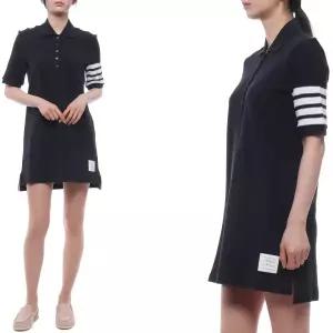 [롯데백화점]톰브라운 26SS 여성 사선 스트라이프 폴로 원피스 FJD134A J0248 415 26S
