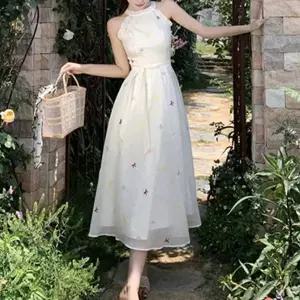 [하프클럽/]리본 스트랩 플라워 자수 맥시 원피스 홀터넥 여신