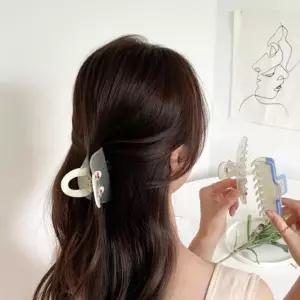 [옷자락]여자 데일리 아크릴 올림머리 헤어 집게핀