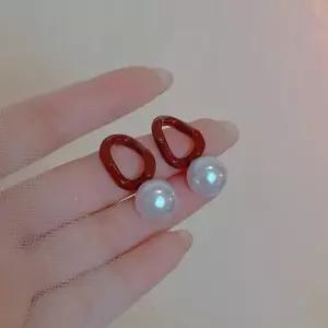 [옷자락]여자 모던 우아한 불규칙 레드링 진주 드롭 실버 데일리 귀걸이