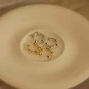 [옷자락]여자 신주 포인티드 볼 논피어싱 이어커프