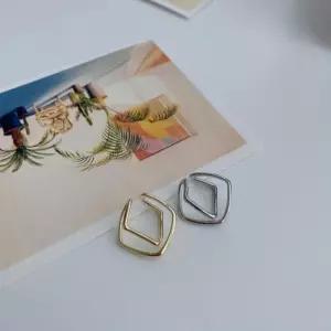 [옷자락]여자 스퀘어 유니크 디자인 신주 이어커프 귀찌