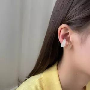 [옷자락]여자 영롱한 펄린 아크릴 논피어싱 이어커프