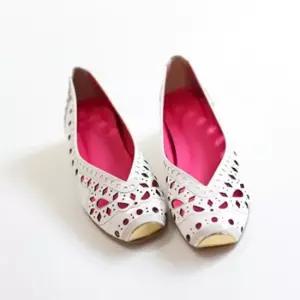 펀칭 애나멜 화이트 플랫슈즈 [2328]