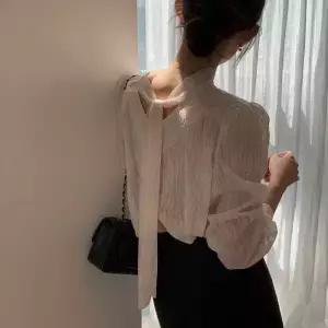 [코코블랑] [코코메이드]프린지 타이 투웨이 블라우스