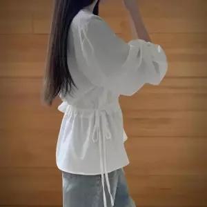 /신상오픈런 여자 심플 허리스트랩 찰랑핏 긴팔 블라우스