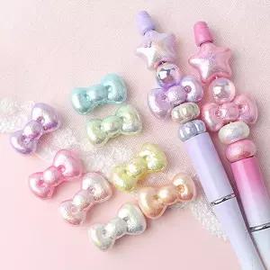 싼비즈 [6718-05]아크릴비즈 볼펜꾸미기 볼꾸재료 오로라펄미키리본 25.5x15mm 랜덤발송 ,1개