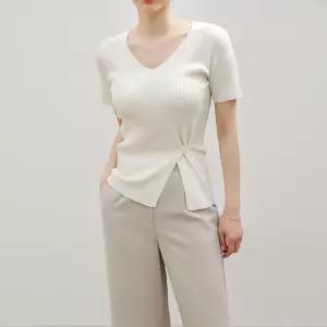 랩골지브이넥니트