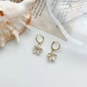 [하프클럽/]자개 플라워 귀걸이 화사한 여름 여성 악세사리