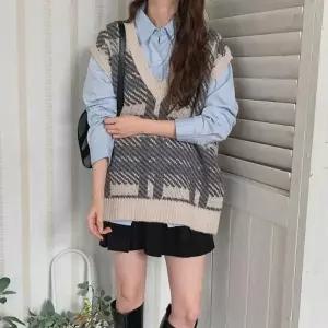 여자 체크 오버핏 브이넥 울 니트 조끼