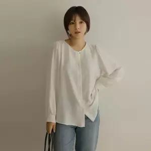 [66-110] 페저 심플 라운드 셔링 블라우스