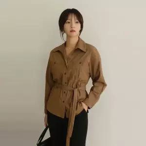 [66-110] 디네 벨티드 포켓 카라 블라우스