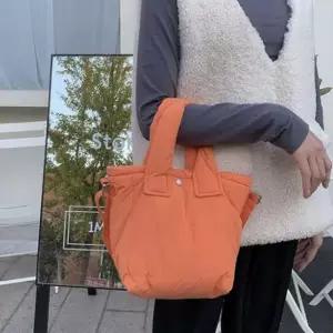 따뜻하고 폭신한 느낌 패브릭 데일리 토트 크로스백