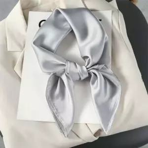 [하프클럽/]정사각 쁘띠 실크 스카프 여성 우아한 고급 쁘띠