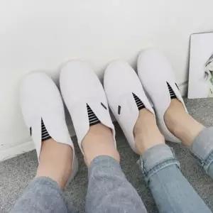 [하프클럽/]브이 배색 편안한 효도화 여성 커플 실내화