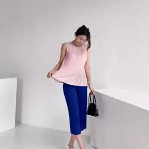 [다잇템]여성 30대 슬리브리스 플리츠원단 에이라인 원컬러 티셔츠