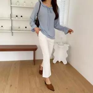 [다잇템]여자 프릴 리본끈 트럼펫 소매 스판 블라우스