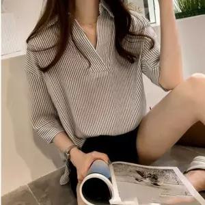 [샵앤] 여성 여리핏 스트라이프 카라넥 블라우스 WON-WBL-WA18FEB