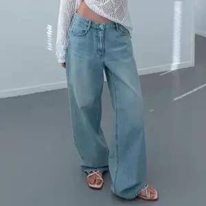 [옷자락]여자 로우라이즈 백포켓 연청 루즈 와이드핏 청바지