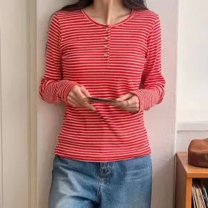 [옷자락]여자 골지 스트라이프 버튼 라운드 데일리 빨강 티셔츠