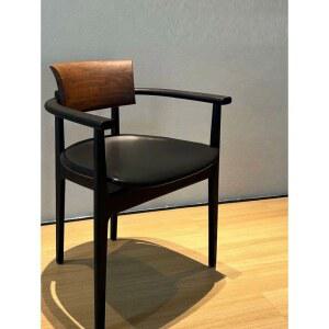 블랙 다이닝체어 팔걸이 바체어 카페 편한식탁의자 PP 북유럽의자 적층 조콜롬보