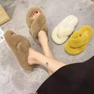 크로스 겨울용 여성 털슬리퍼 실내화 사무실화 겨울슬리퍼 여성털슬리퍼 발편한슬리퍼
