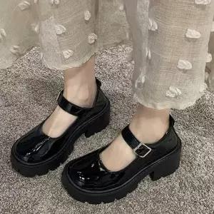 길이조절 버클 스트랩 통굽 키높이 펌프스힐 통굽구두 통굽힐 발편한여성구두