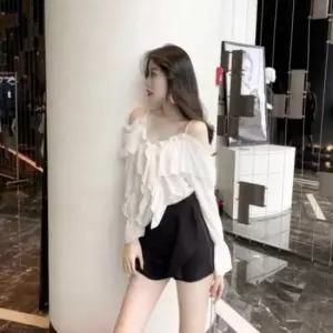 [SBD] 블라우스 프릴오프숄더 메이비굿