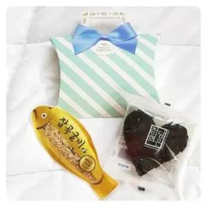 [문구/오피스] 잡곡굴비1개+하트미역1개 민트반달상자손잡이 DR80 어린이집 생일선물 2EA