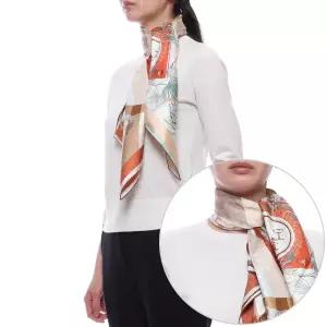 [롯데백화점]펜디 25SS 여성 워킹 어라운드 로마 스퀘어 실크 스카프 FXT091 AUMA F1FU2 25S