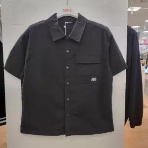 소이 HC22 5부 나일론 쿨 와샤 셔츠 남아 여름용 블랙 박스핏 스판 5부 쿨 셔츠 26M53