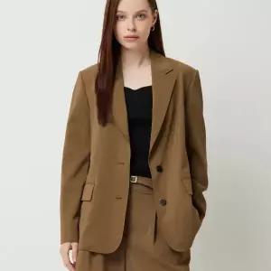 [롯데백화점]시슬리 뉴아이싱 싱글 백슬릿 벨티드 자켓SAJK36531