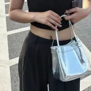 실버 큐브 핸드백 숄더백 미니 유광 포인트 여성 가방 패션가방 스터드가방 포인트백