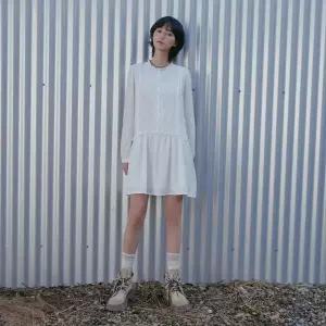 [롯데백화점]랩 레이스 프릴 핀턱 미니 원피스(AS1WO263)